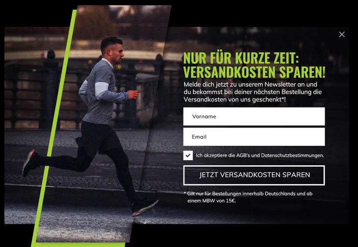 BrainEffect pop-up in German: a man running at dusk behind a lime stripe, beside the headline “Nur für kurze Zeit: Versandkosten sparen!”, name and email fields and an outlined button.