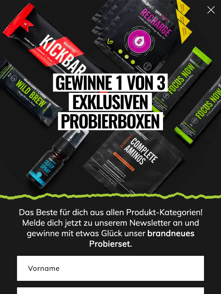BrainEffect mobile pop-up in German: energy bars, sachets and a sleep spray scattered on black under the headline “Gewinne 1 von 3 exklusiven Probierboxen”, above name and email fields and a lime button.